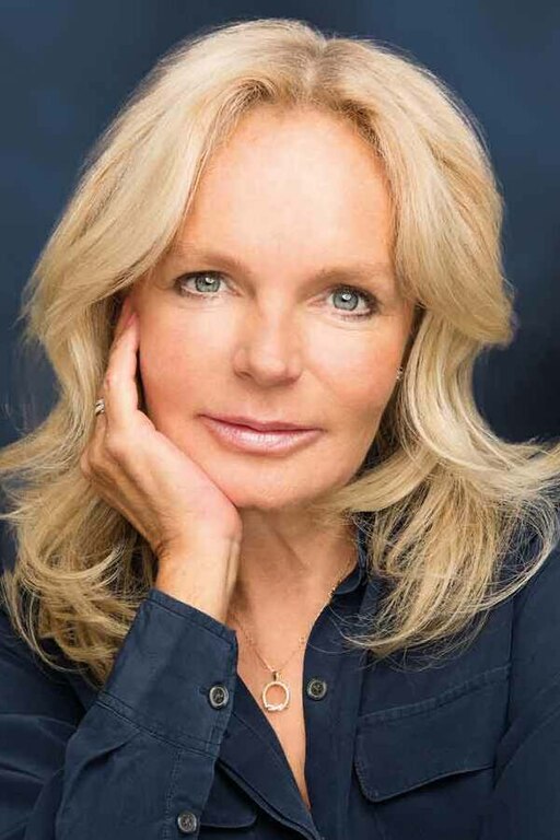 Lucinda Riley, die bekannte Autorin von Upmarket und historischen Romanen und Familiensagas, deren posthum erschienenes Werk „Die Frauen von Baltimore“ im Lektorat analysiert wird.